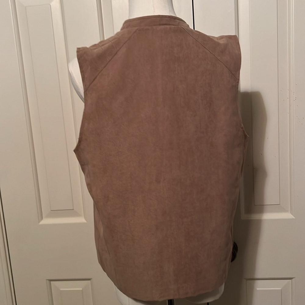 Jack faux suede vest. Size M - Picture 3 of 5